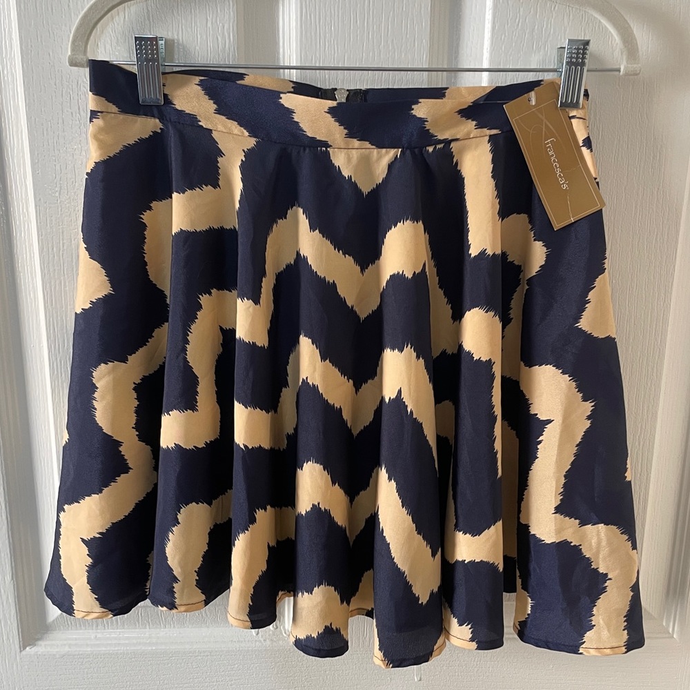 NWT Francesca’s Navy and Nude Skirt Size M
